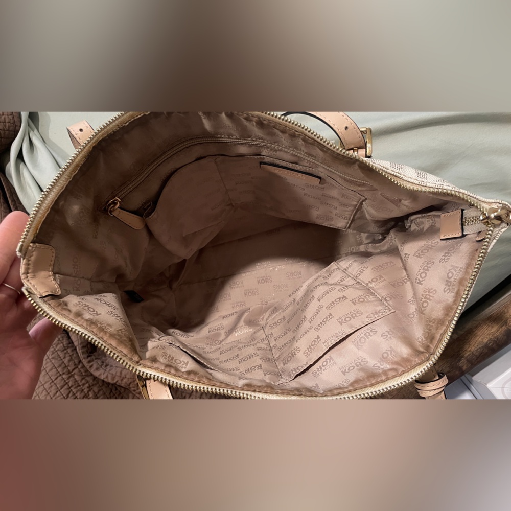 SOLD Michael Kors Tote - Picture 4 of 9